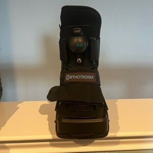 Orthotronix closed toe air walker walker boot S